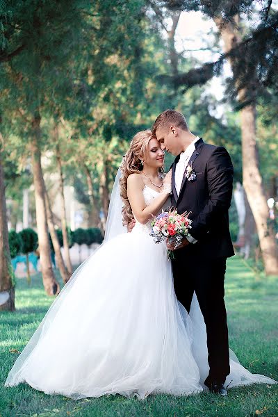 Fotógrafo de casamento Olesya Shapovalova (lesyashapovalova). Foto de 27 de junho 2016