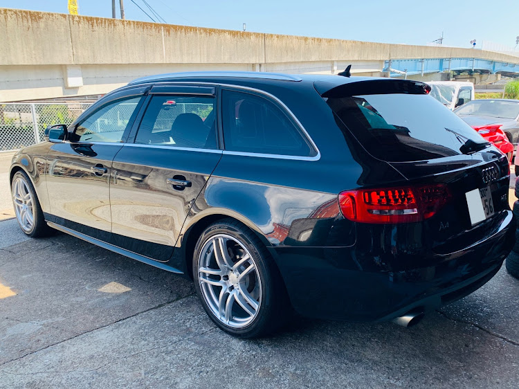 A4 アバントの左ハンドル・右ハンドル・外車と日本車・新しいファミリーカーに関するカスタム事例の投稿画像2枚目