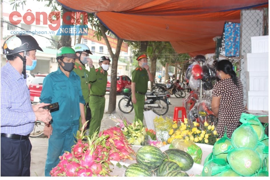 Phường Bến Thủy, TP Vinh là nơi có nhiều cơ sở kinh doanh nhất địa bàn Tp. Vinh nói riêng và tỉnh Nghệ An nói chung. Thiếu tá Thái Bá Dũng, Trưởng Công an phường Bến Thủy, TP Vinh cho biết: Chỉ trong vòng 3 ngày (từ ngày 28 đến ngày 30/3) Công an phường Bến Thủy đã chủ động kiểm tra, nhắc nhở, tuyên truyền trên 700 hộ kinh doanh trên địa bàn thực hiện nghiêm túc công tác phòng, chống dịch COVID-19.