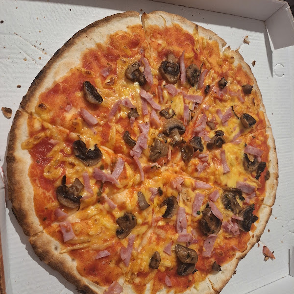 mushroon & prosciutto GF and vegan cheese pizza