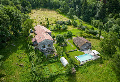 Propriété avec piscine 2