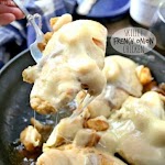 Skillet French Onion Chicken was pinched from <a href="http://www.thecookierookie.com/skillet-french-onion-chicken/" target="_blank">www.thecookierookie.com.</a>