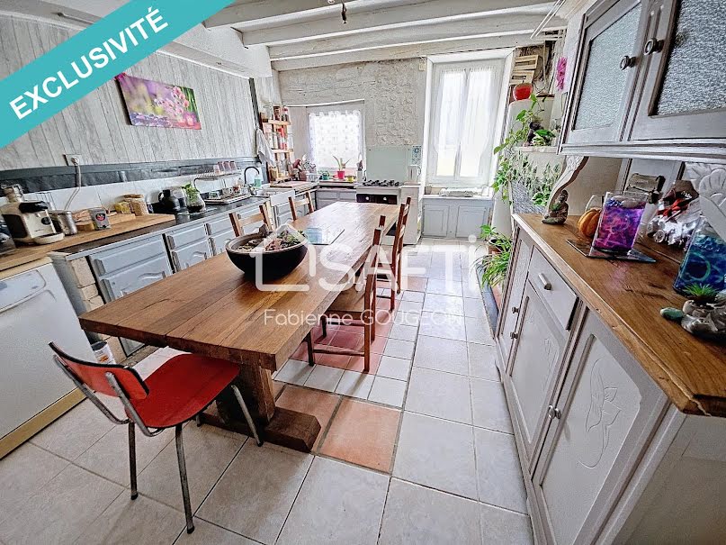 Vente maison 3 pièces 78 m² à Jussas (17130), 34 000 €