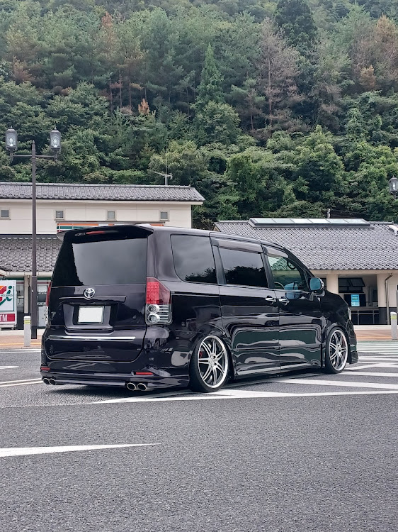 ヴォクシーのworkwheels・WORK VARIANZA T1S・ザ・リバーサイドテラス広島ツリーズスクエア・カメ活📷️・秋の全国交通安全運動に関するカスタム事例の投稿画像1枚目