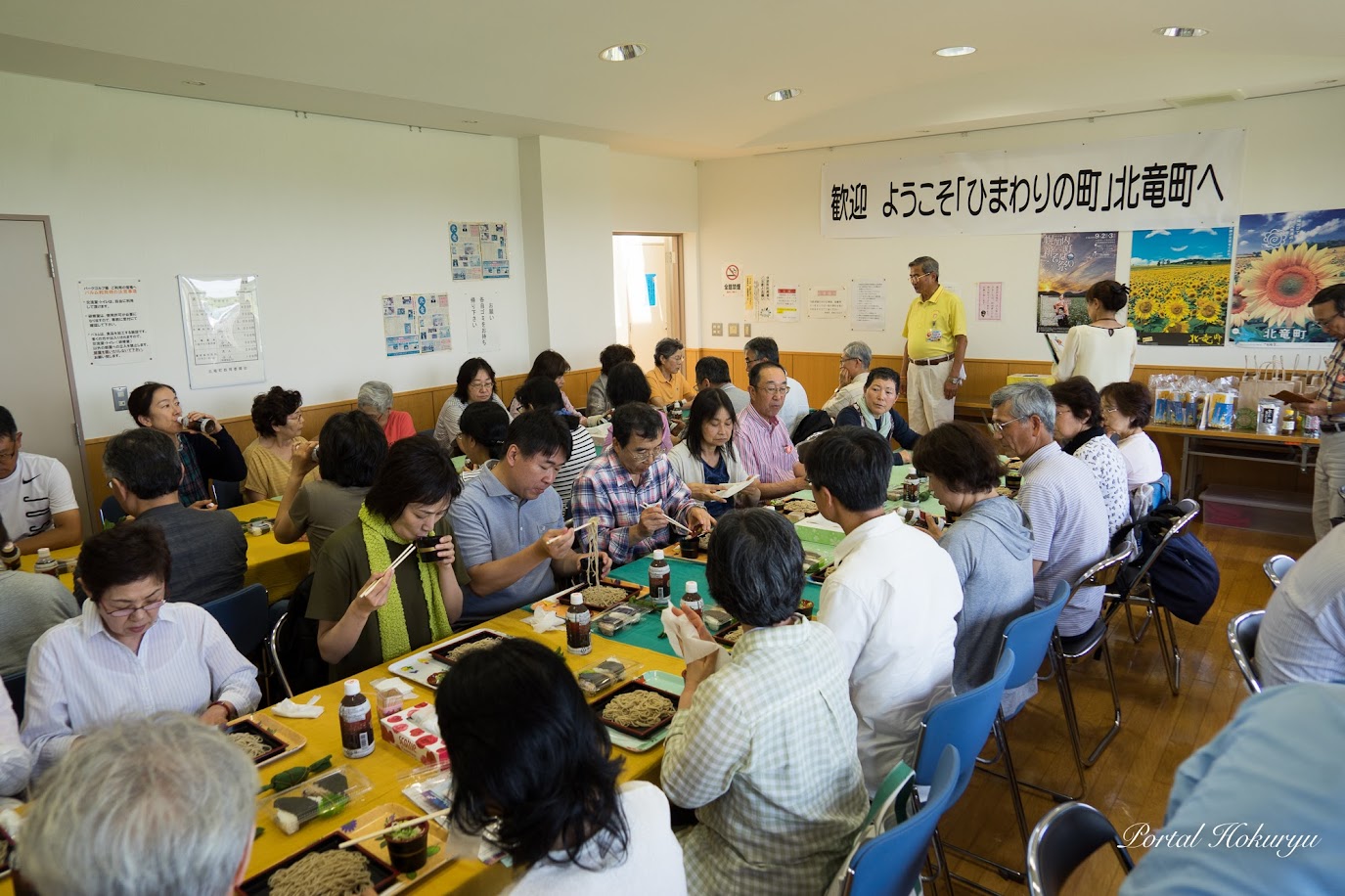 パルム内の会議室で昼食