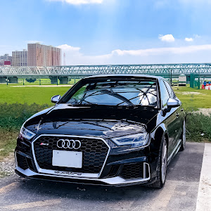 RS3 セダン