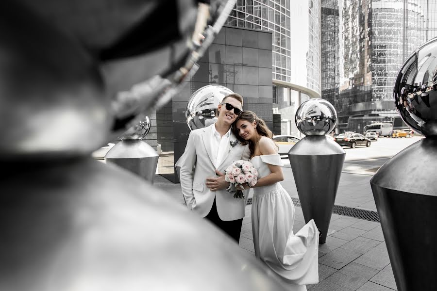 Wedding photographer Vitaliy Ushakov (ushakovitalii). Photo of 23 March 2020