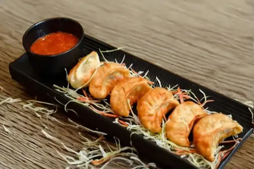 Veg Fried Momos [7 Pieces] With 2 Fries