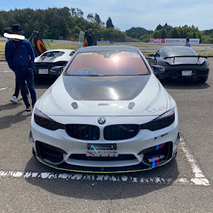 M4 クーペ F82