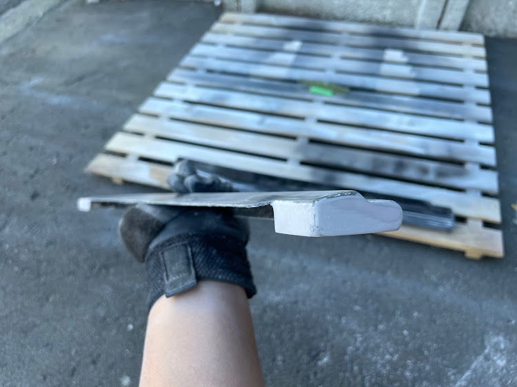 ヴォクシーのヴォクシー・カナード自作・FRP造形・パテ作業・プラサフ塗装に関するカスタム事例の投稿画像9枚目