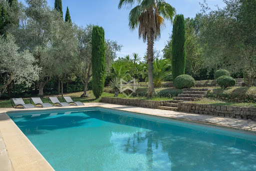 Villa with pool 2
