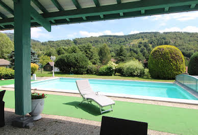 Maison avec piscine et terrasse 9