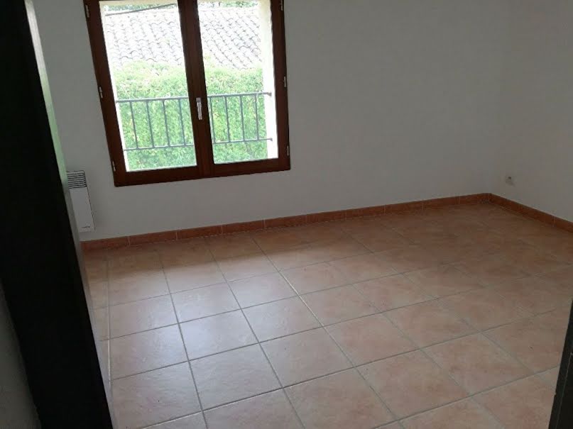 Location  appartement 3 pièces 60 m² à Marguerittes (30320), 641 €