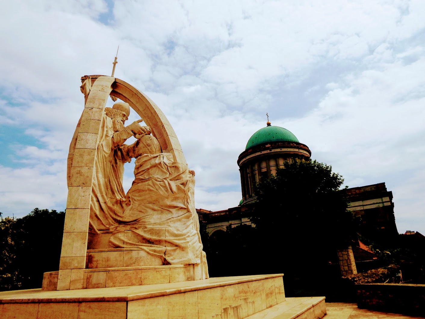 Esztergom - Nagyboldogasszony és Szent Adalbert főszékesegyház (a bazilika kívülről, közelből)