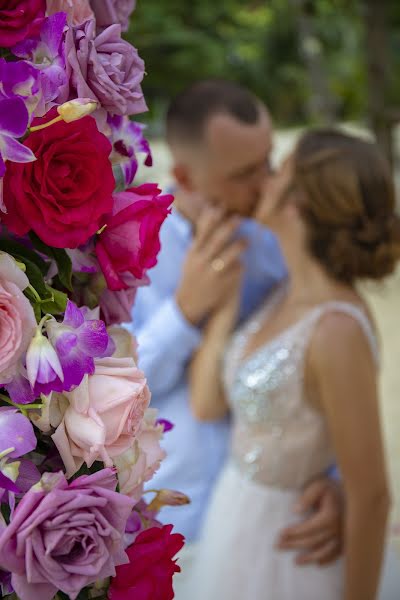 Fotógrafo de casamento Aleks Dyadyushko (diadiushko). Foto de 10 de janeiro 2020