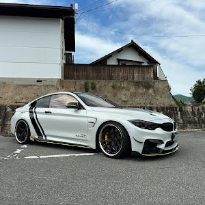 M4 クーペ F82