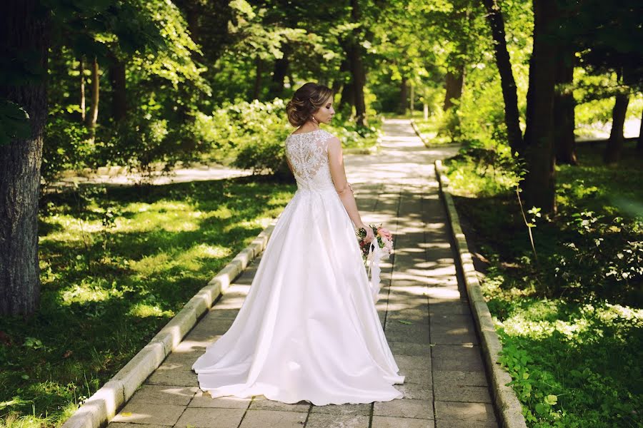 Fotógrafo de casamento Elena Vishnevskaya (lenalena). Foto de 5 de junho 2018