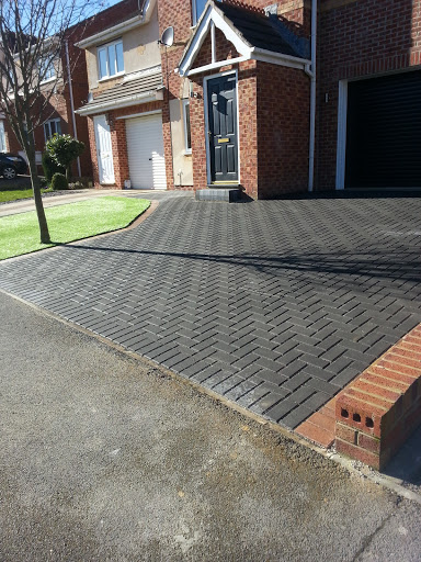 Permeable block paving with Artificial Turf