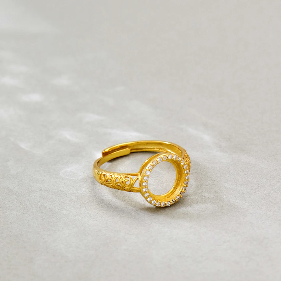 Anillo abierto redondo chapado en oro de plata de ley S925. Diseño elegante y versátil. Perfecto para uso diario o eventos especiales.
