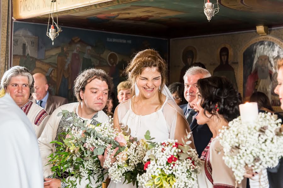 Fotograful de nuntă Lorena Melinda Stanescu Carvatchi (lorenamelinda). Fotografia din 23 octombrie 2019