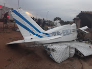 A Piper aircraft crashed into a garage wall near Vryburg on Sunday evening, killing the pilot. 