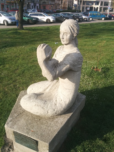 Mother Sculpture at Bulwar Słoneczny