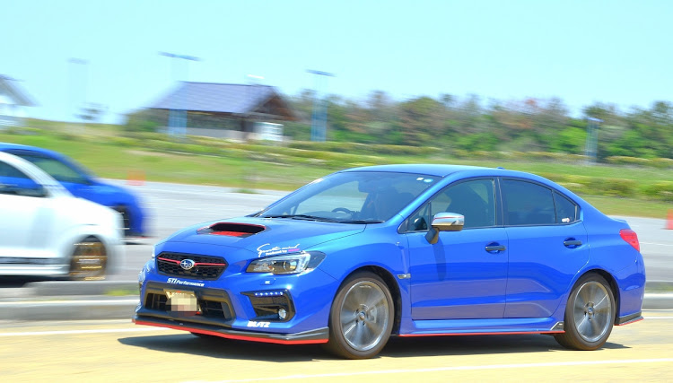 Dafriendsさんが投稿したWRX・御前崎撮影オフ・流し撮り・蒼い三連星に関するカスタム事例の投稿画像2枚目