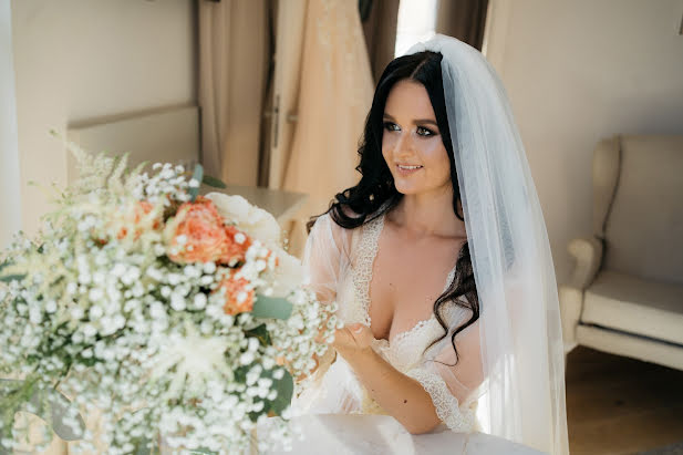 Wedding photographer Valentina Abrazey (abrazey). Photo of 1 November 2021