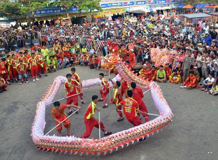 Lễ hội Dinh Cô Long Hải năm 2015