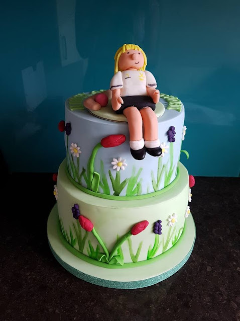 Cake by Amanda's Cakes and Bakes