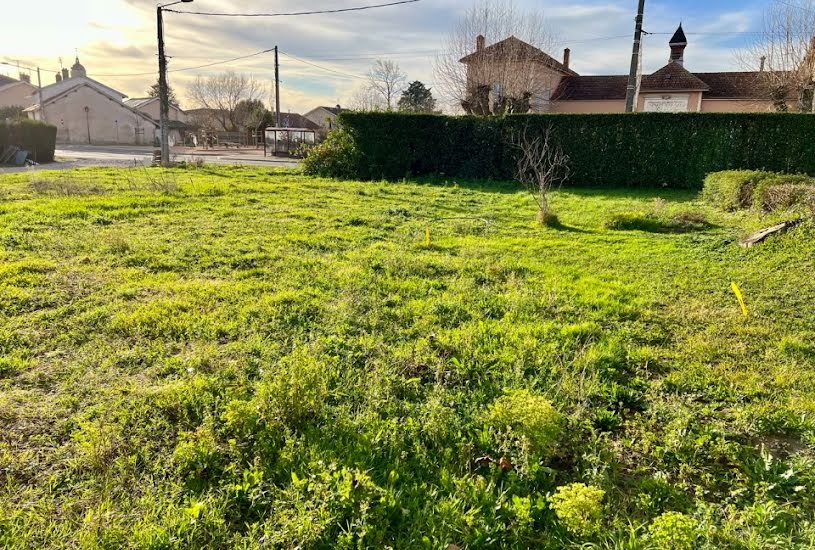  Vente Terrain + Maison - Terrain : 528m² - Maison : 80m² à Bâgé-le-Châtel (01380) 