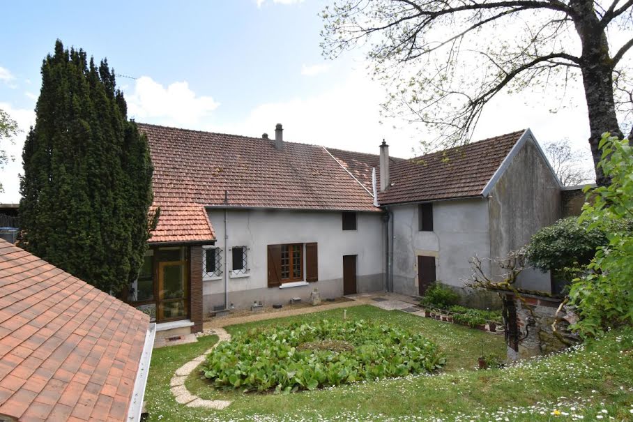 Vente maison 4 pièces 114 m² à Alligny-Cosne (58200), 112 000 €