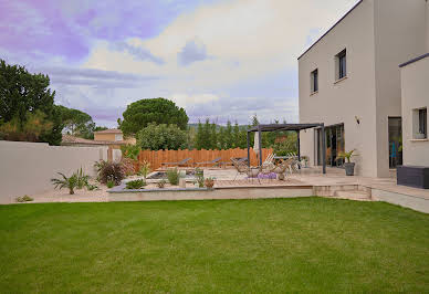 Maison avec piscine et terrasse 10