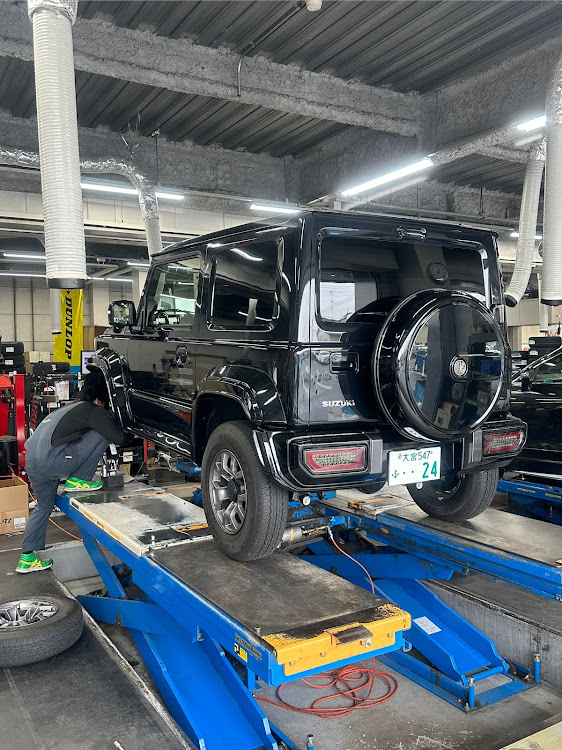 ジムニーシエラのジムニーシエラローダウン・ブリッツ車高調・20インチホイール探しに関するカスタム事例の投稿画像2枚目