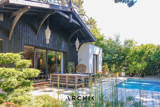 Maison avec piscine et jardin 5