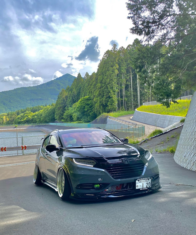 ヴェゼルの🐯・ホンダギャング・HR-V・エアサス・キャン増しに関するカスタム事例の投稿画像2枚目