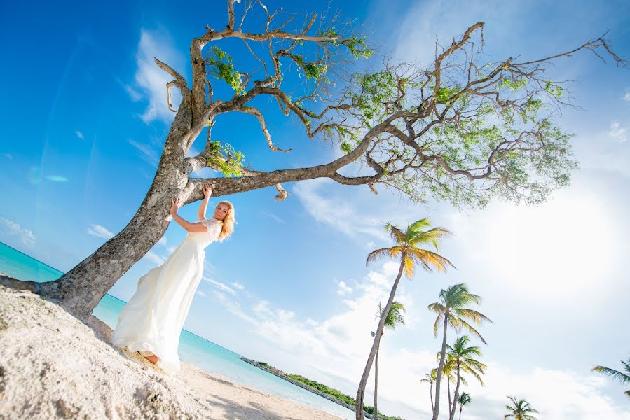 Fotógrafo de casamento Irina Kochelaevskaya (irkyn). Foto de 31 de dezembro 2015