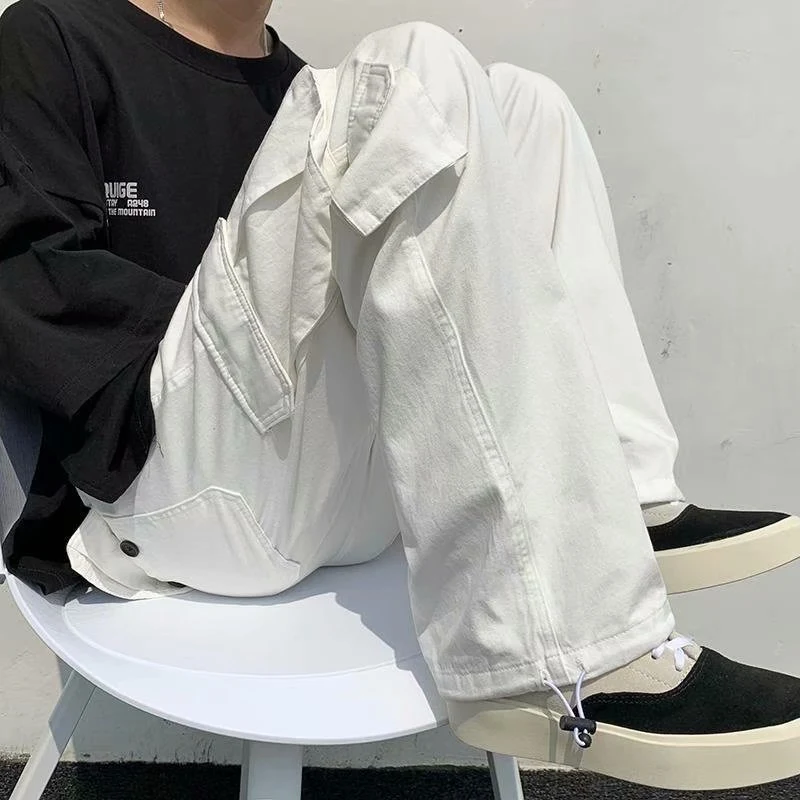 Pantalon Droit Ample Tendance. Confort et style réunis. Ce pantalon polyvalent offre une coupe décontractée, idéale pour toutes les occasions.