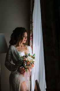 Wedding photographer Indira Schurova (indirafr). Photo of 15 March 2018