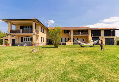 Farmhouse with garden and pool 10