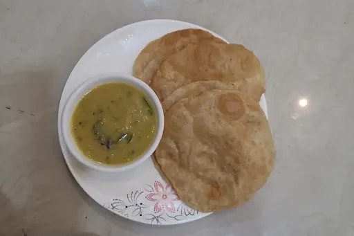 4 Poori With Bombay Chutney