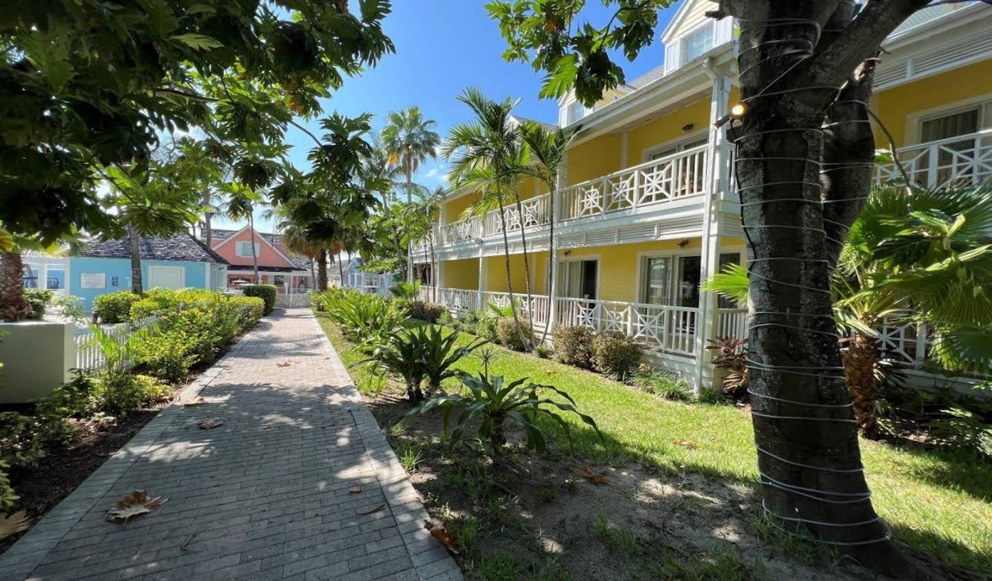 House with garden and terrace Dunmore Town