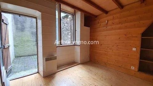 Location  appartement 1 pièce 27 m² à Lons-le-Saunier (39000), 405 €