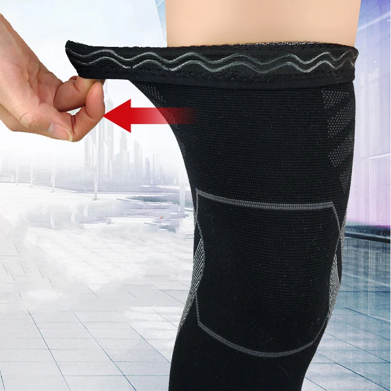 Leggings de sport d'extérieur avec jambes allongées et genouillères intégrées. Protection et confort optimaux pour vos activités.