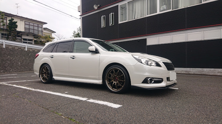 レガシィツーリングワゴンのwork ZR10に関するカスタム事例の投稿画像1枚目