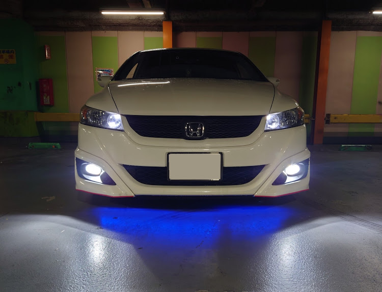 ストリームの休日ドライブ・イエローフォグ化・大満足・一人撮影会・デブ活(笑)に関するカスタム事例の投稿画像1枚目