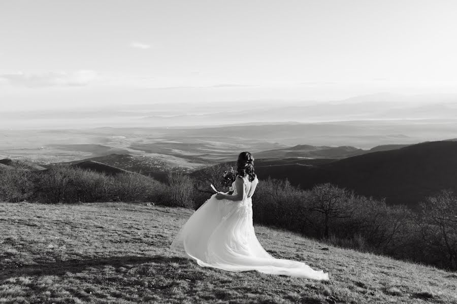 Wedding photographer Arina Krasnikova (arinak). Photo of 13 February 2022