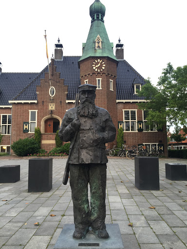 Statue of Mayor J.B. de Beaufo