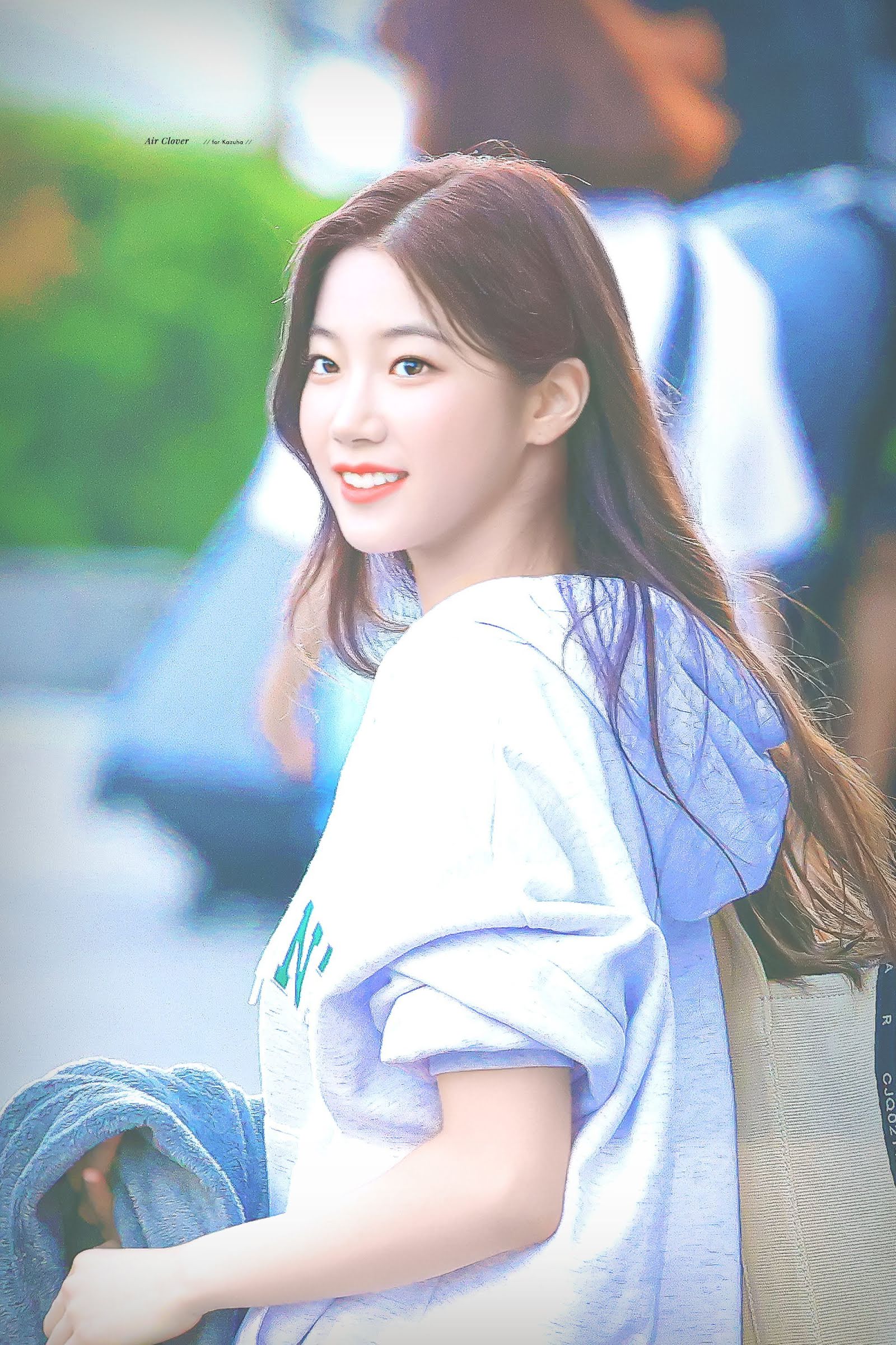 220527-LE-SSERAFIM-Kazuha-Leaving-Music-Bank-Recording-documents-1