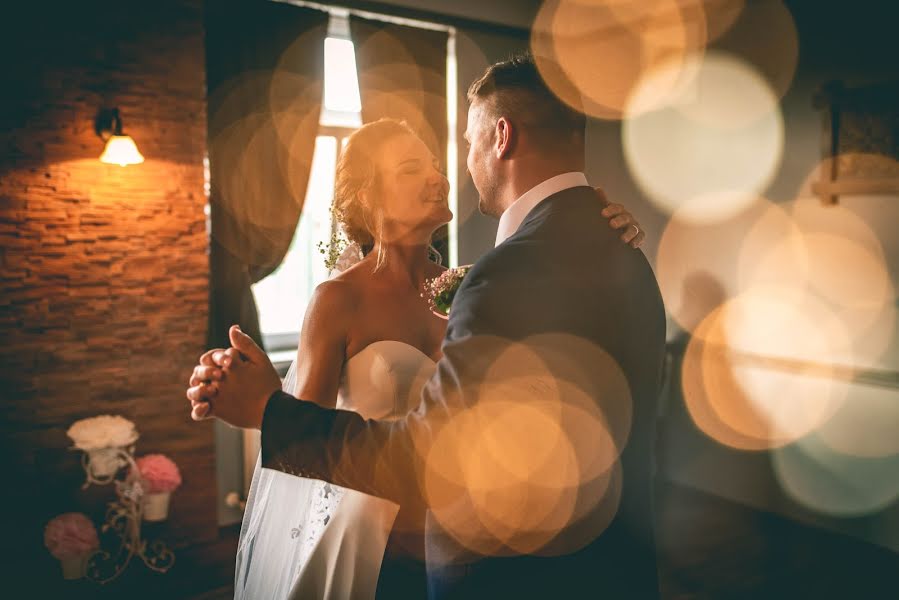 Wedding photographer Tóth Viktor Tóth (tolyaasch). Photo of 14 May 2019